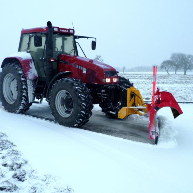 despeje-de-nieve-con-tractor-Rabaud