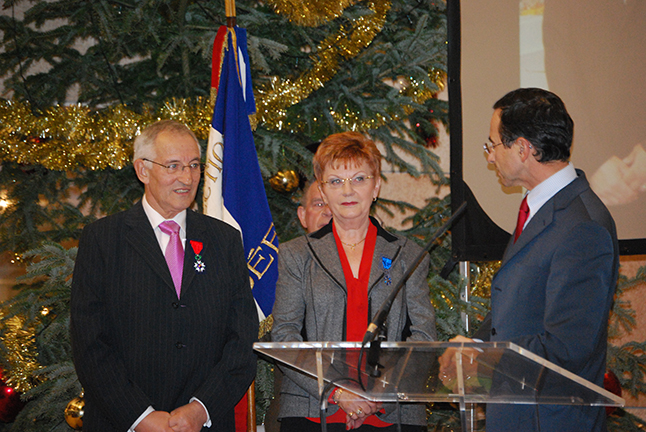 Claude  Rabaud se fait décorer par la légion d'Honneur