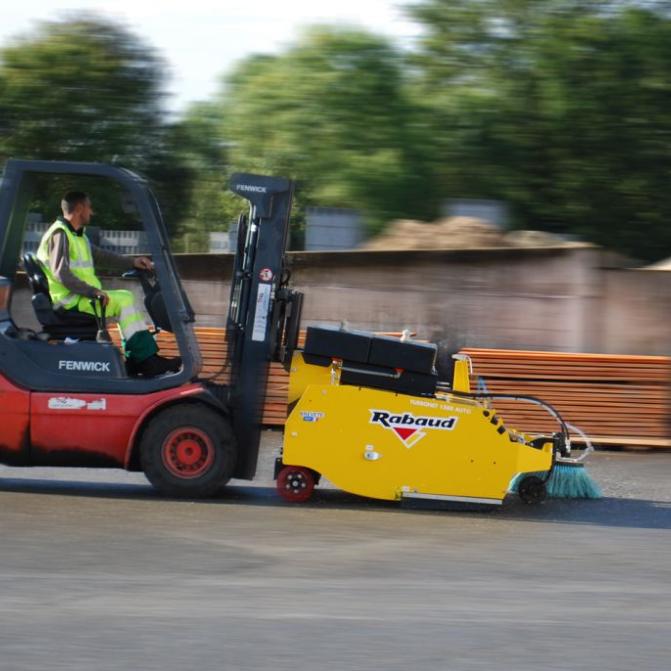 forklift-sweeper