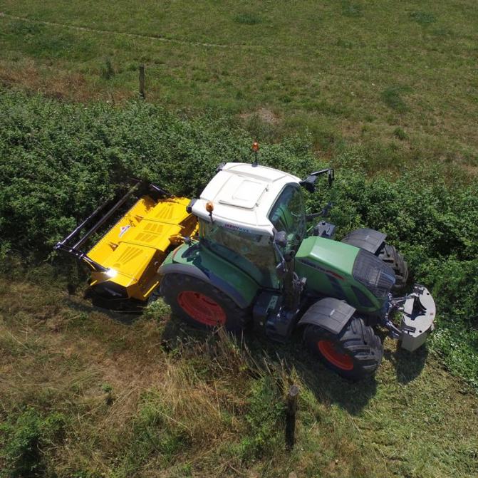 fixed-hammer-tractor-shredding