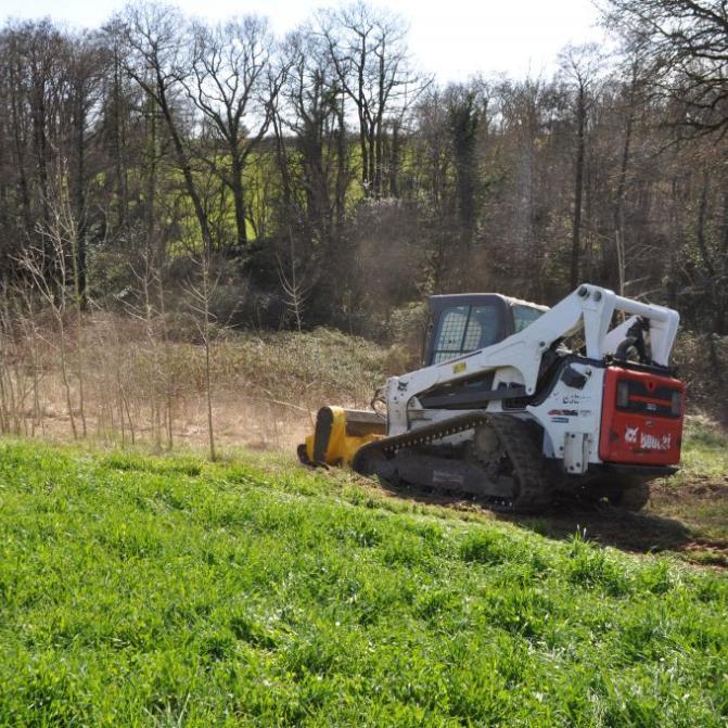 shredding-with-compact-loader-rabaud