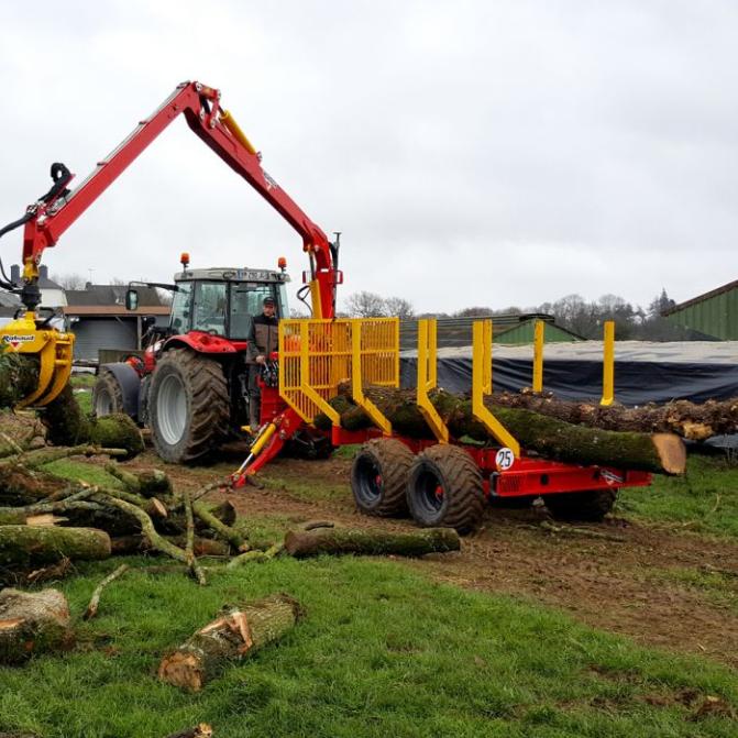 wood-loading-with-crane