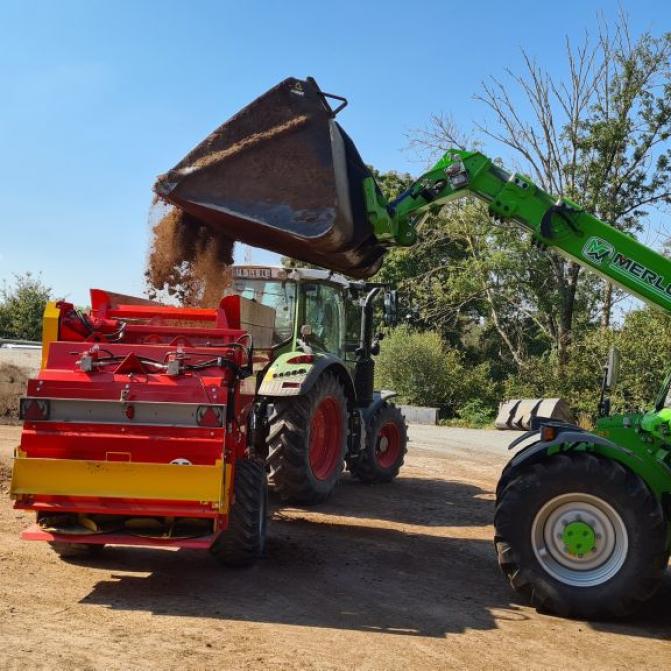 loading-rabaud-spreader