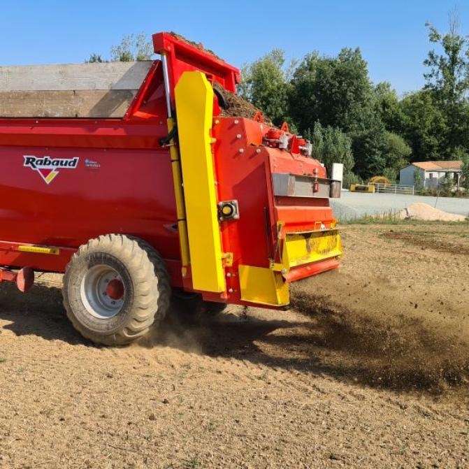 esparcimiento-de-compost