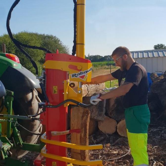 fendeuse-verticale-rabaud-tracteur