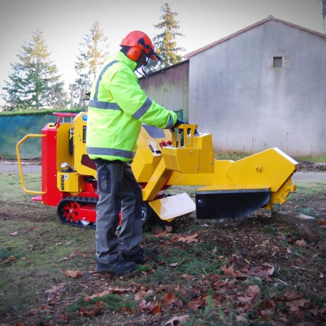 stubbenfrase-auf-raupenfahrwerk