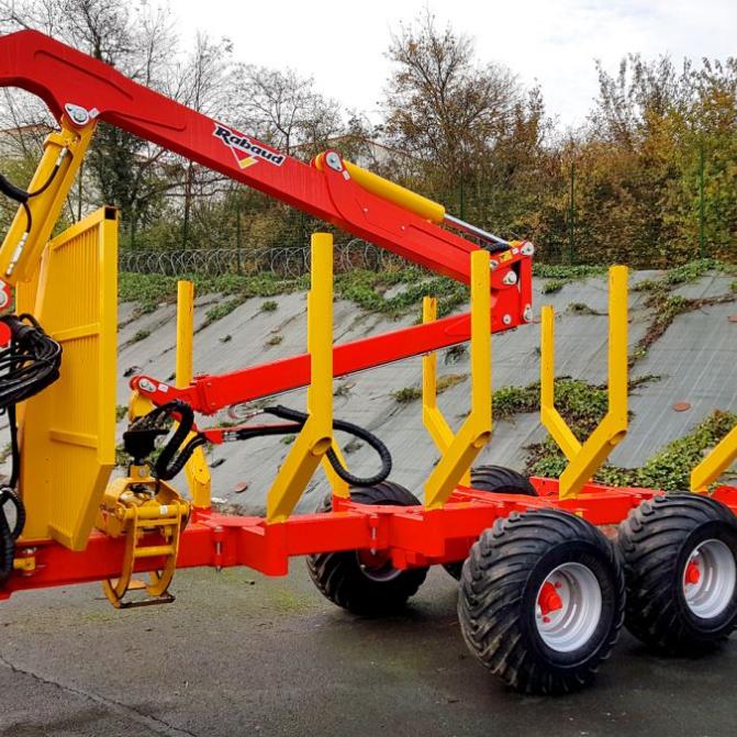 forest-trailer-filled-with-forest-crane