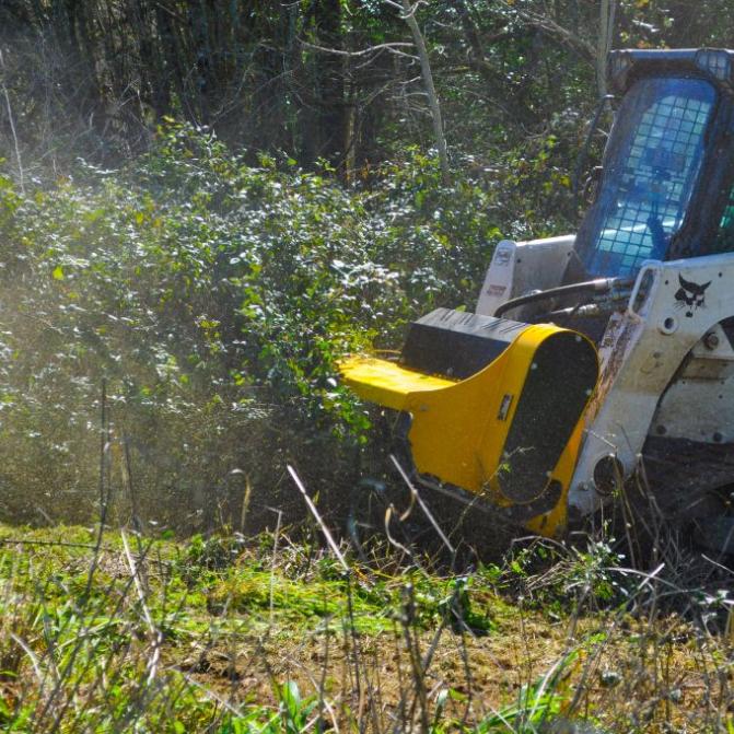 shrub-cleaning-with-rabaud-shredder