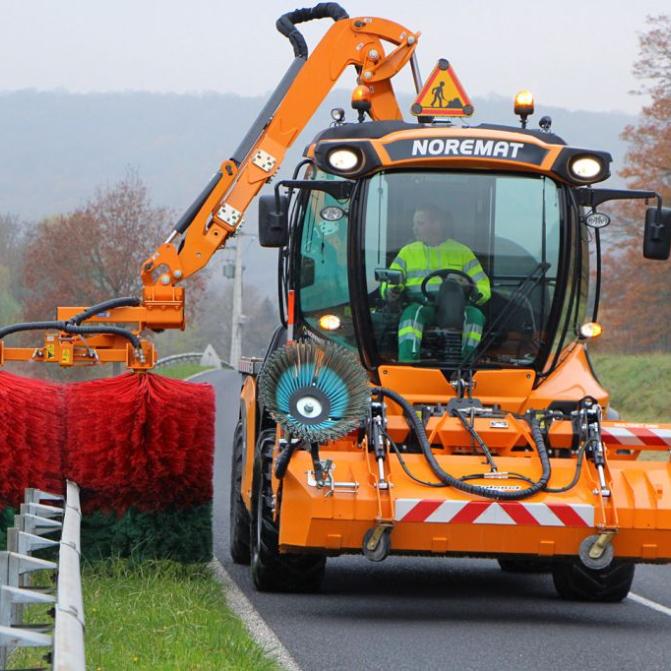 road-guardrail-cleaning