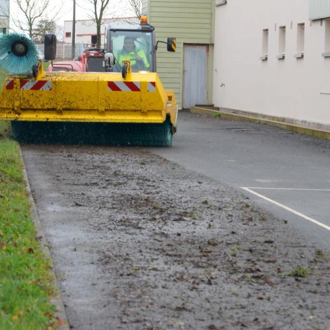 parkplatzreinigung-kehrmaschine-teleskop