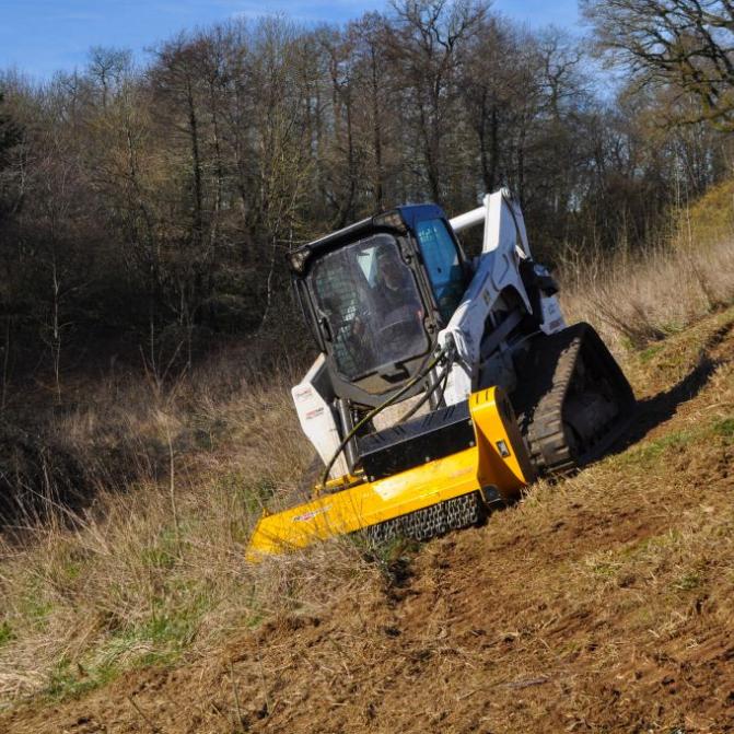 rabaud-shredder-working-on-slope