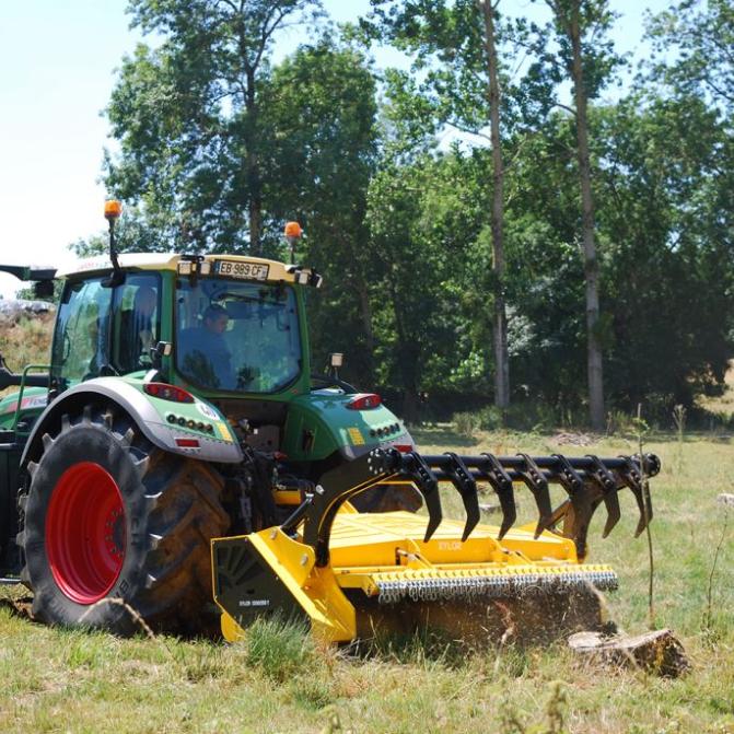 grinding-and-shredding-tree-stumps-and-roots-with-tractors