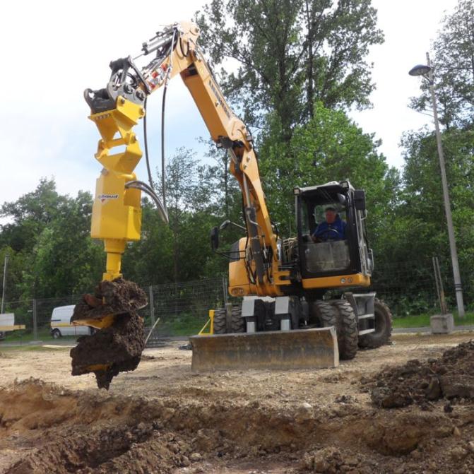 liebherr-excavator-auger