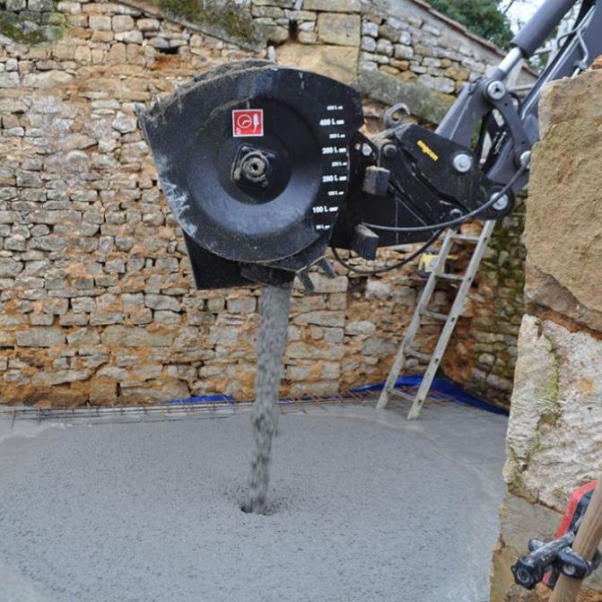 rabaud-turbomix-gb-operating-on-excavator