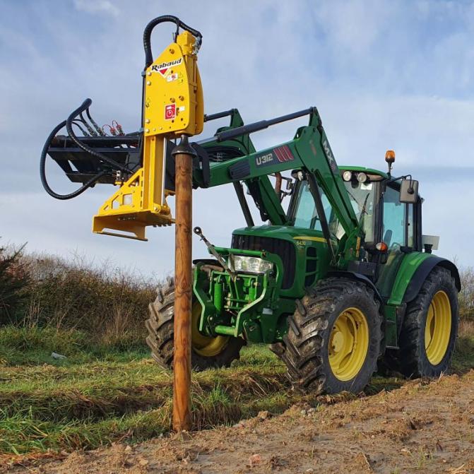 17-35-pole-post-driver-on-loader