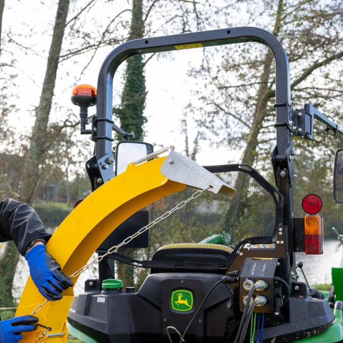 foldable-swiveling-blower