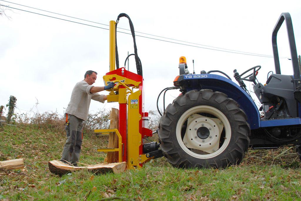 Focus sur les produits forestiers Rabaud : fendeuse de bûches, scie  circulaire