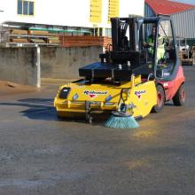 forklift-broom