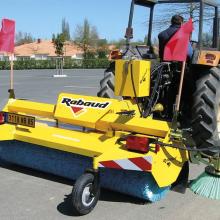 rabaud-traktor-kehrmaschine
