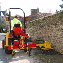 tractor-mounted-weeding-brush