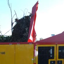 composting-tractor-wood-chipper-decheterie