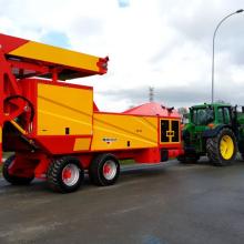 composting-tractor-wood-chipper-decheterie