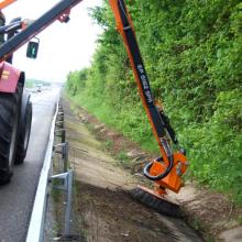 concrete-ditch-weeding