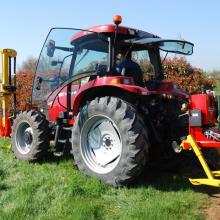 enfonce-pieux-avant-tracteur