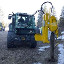 enfonce-pieux-chargeur-tracteur