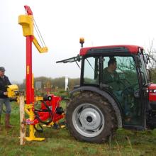 enfonce-pieux-tracteur-vigneron