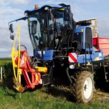 enjambeur-mounted-auger-on-nh-tractor