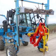 enjambeur-mounted-auger-on-tractor