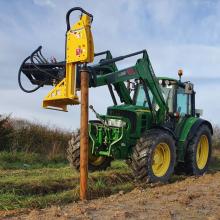 17-35-pole-post-driver-on-loader